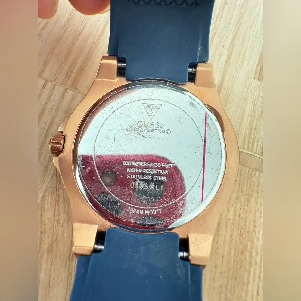 Guess ladies rose gold tone blue silicone sport watch NEW BATTERY